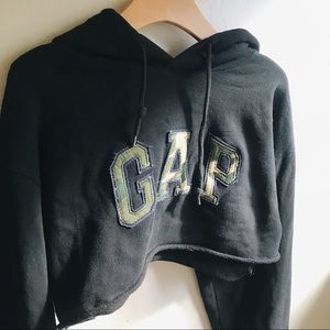 black camouflage gap cropped hoodie